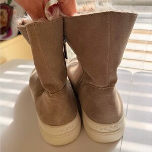 J Slides Taupe Faux-Fur Lined Winter Boots 8.5